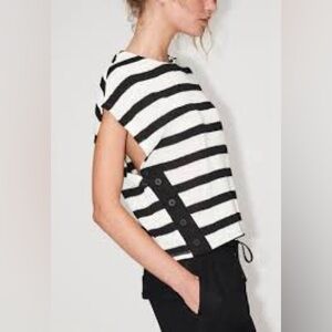 Zara Striped Black & White Knit Short Sleeve Top with Side Buttons Size Small